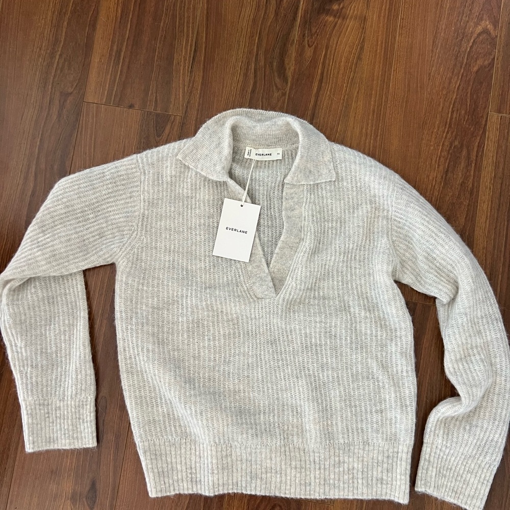 Everlane Women's Alpaca heather grey/Cream V-Neck Sweater NWT